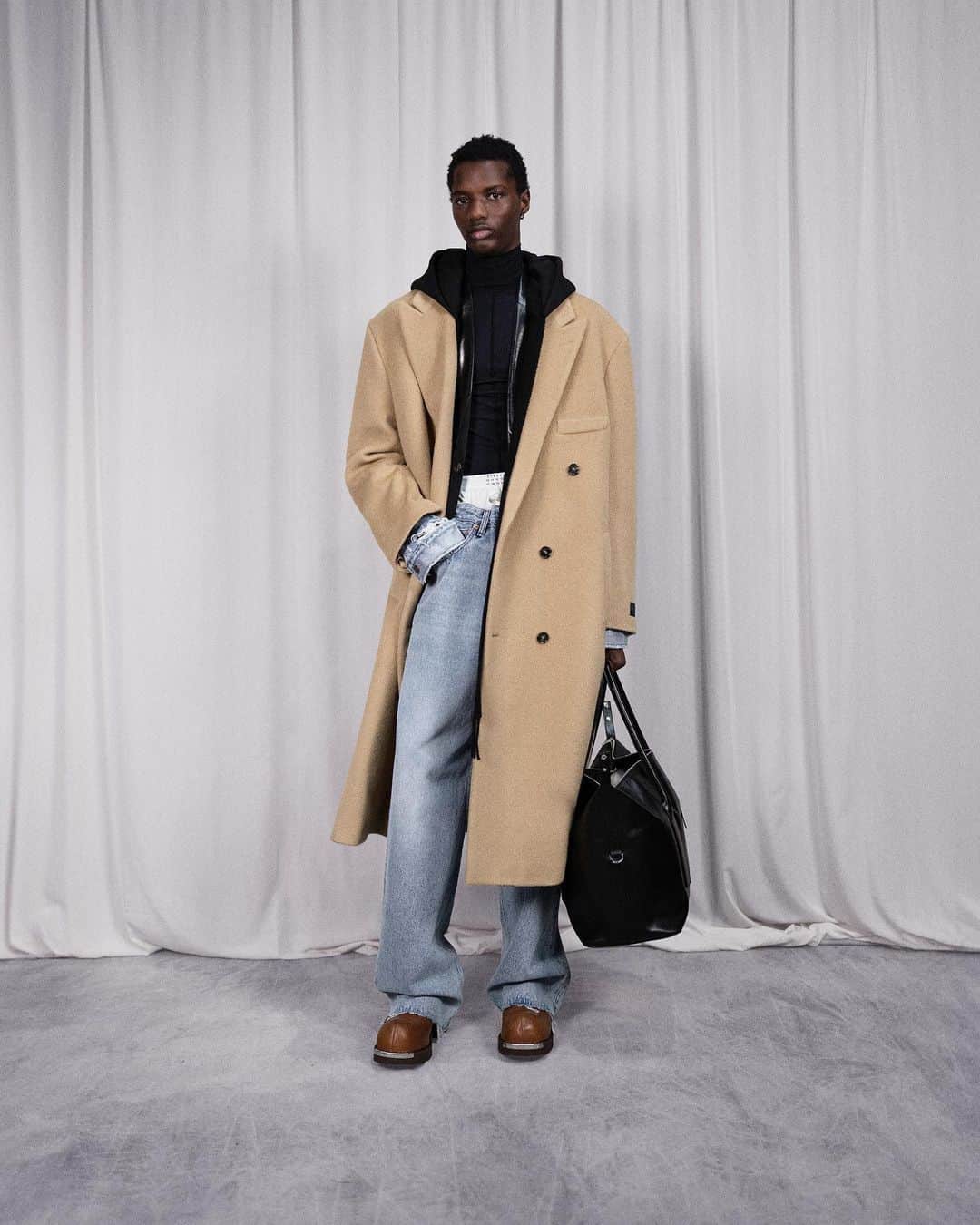 MM6 Maison Margielaのインスタグラム：「#MM6 Maison Margiela Autumn-Winter 2023 Show Collection.  Available in store and online.」
