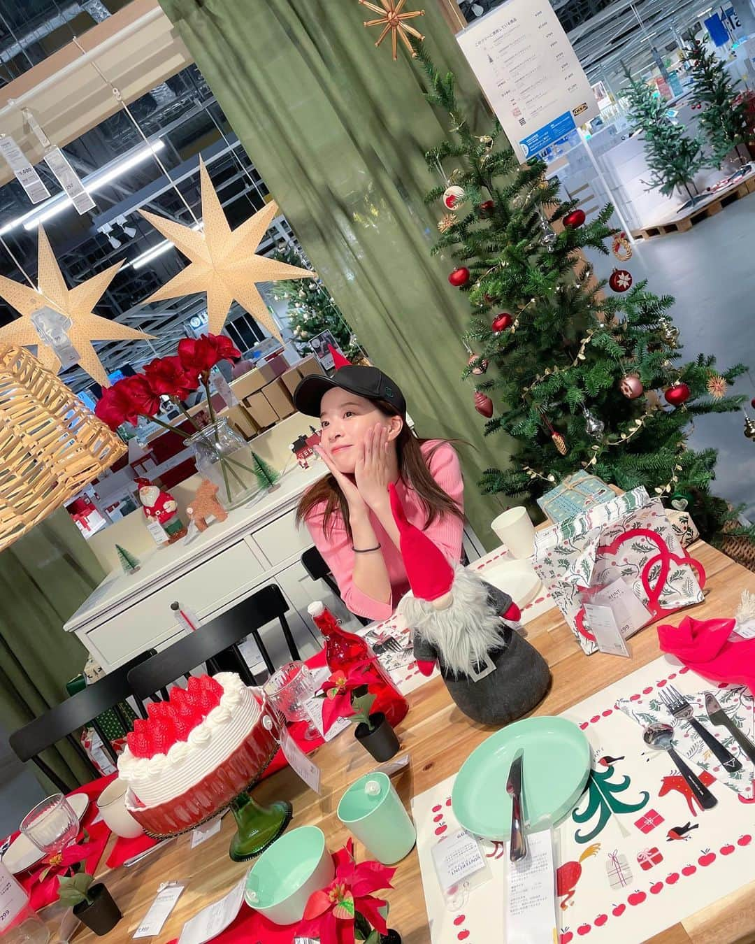 小菅怜衣さんのインスタグラム写真 - (小菅怜衣Instagram)「🎄IKEA🎄 　 IKEAオタクの母の買い物に付き合って🇸🇪 すっかりクリスマスでした🫶🏻 　 　 　 #ikea #ikeahome #イケア #クリスマス  #クリスマスツリー #クリスマス料理 #クリスマス雑貨 #クリスマスインテリア #ホームパーティ #xmas #xmastree #xmasdecorations #xmasparty #homedesign #christmas #christmasmood」11月7日 23時00分 - kosuge_rei