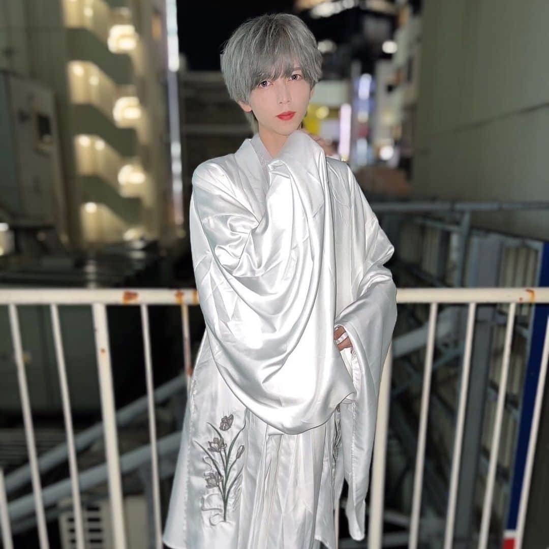 丸橋拓海さんのインスタグラム写真 - (丸橋拓海Instagram)「我爱你︎♥️ . . . #AXXX1S#アイドル#漢服#コスプレ#我爱你#和装#銀髪#シルバー」11月7日 22時56分 - tkmrhs