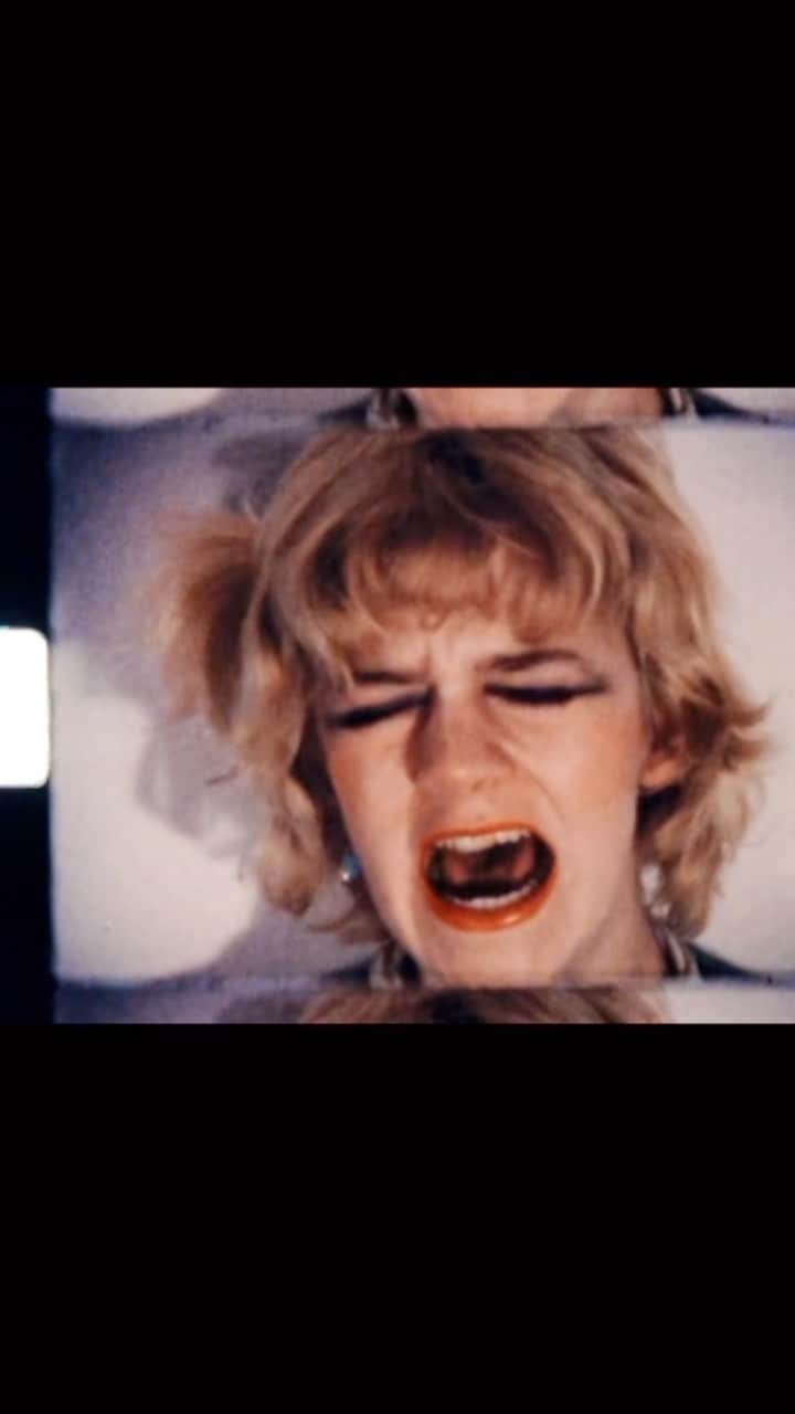テート・ギャラリーのインスタグラム：「😱 ‘Women in Revolt! Art and Activism in the UK 1970-1990’ opens tomorrow!   For her 1977 work ‘3 Minute Scream’, musician, filmmaker and artist Gina Birch turned the camera on herself and recorded a full Super 8 cartridge of her screams. 🎥  Many feminist artists of the mid 1970s created work that pushed social boundaries, often using provocative material to challenge gender norms and embrace the ‘unfeminine’.   ‘I came to London from Nottingham in 1976 to go to Hornsey college of Art. I was very soon immersed in what became punk and the world of 1970s politics of squatting, nuclear disarmament, Rock Against Racism and later Rock Against Sexism. The rundown city was our playground.’ At Hornsey, she met Ana de Silva and they formed the experimental punk band The Raincoats. The artist recalls, ‘It was a time of casual sexism, casual sex and more overt sexism’.   💥 Birch’s screams feature in #WomenInRevolt! Art and Activism in the UK 1970–1990, an exhibition of over 100 women artists who changed the face of British culture and paved the way for future generations. Open from tomorrow at Tate Britain.   📺: Gina Birch, 3 Minute Scream 1977 ©️ Gina Birch」
