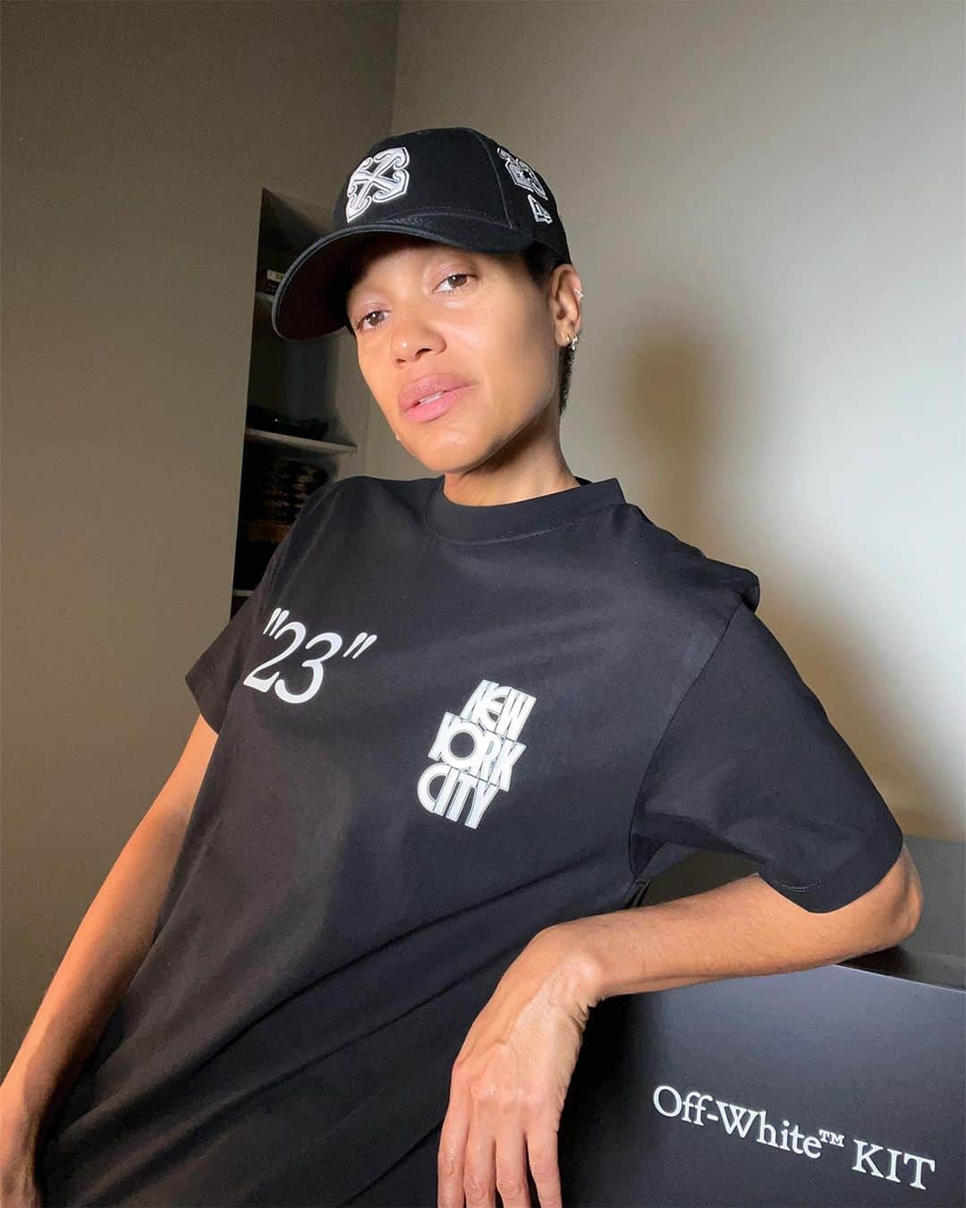 OFF-WHITE C/O VIRGIL ABLOHのインスタグラム：「Off-White™ KIT  a limited-edition capsule collection inspired by the cultural epicenters that have been part of Off-White™ culture since day one. the city of New York seen through the eyes of @tamumcpherson. Off-White™ KIT drops tonight at 6pm CET and is available for 72 hours only.   ~ stop by stores in Milan, Paris, New York, Miami and Las Vegas to discover the capsule」