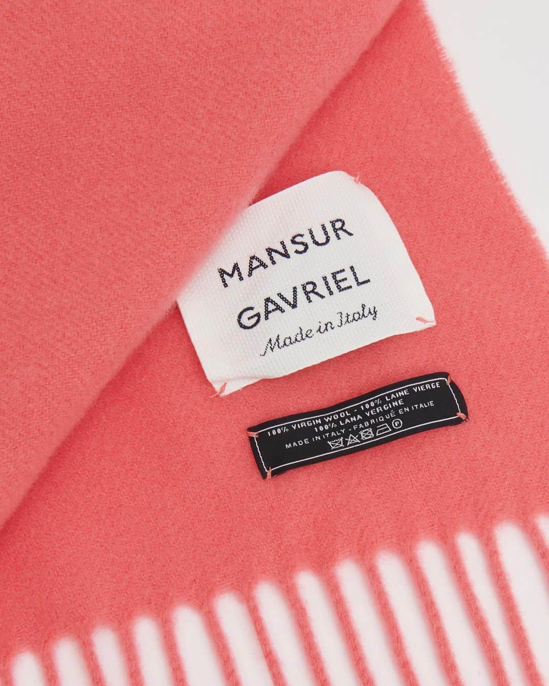 マンサー ガブリエルさんのインスタグラム写真 - (マンサー ガブリエルInstagram)「Keep warm in our new colorful scarves exclusively on mansurgavriel.com 💕 #mansurgavriel」11月7日 23時16分 - mansurgavriel