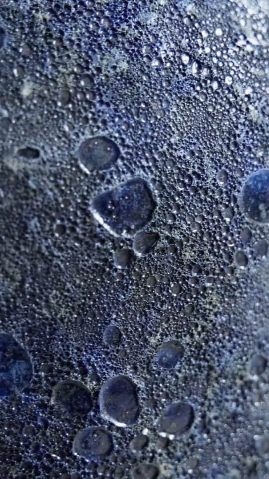 ジェルバゾーニのインスタグラム：「Moon Collection / Explore the surface of the moon with the collection by @paolanavone⁠ ⁠ The blue ceramic bases in the shape of an amphora are characterised by a textured and irregular surface, a reminiscent of the surface of the moon. Is obtained with a special hand-finishing process, which combined with cast aluminum or marble creates an artfully collection.  ⁠ ⁠Styling @ilariabacciocchi⁠ Photo @maxrommel Video @luca.quagliato ⁠ ⁠ #Gervasoni #Gervasoni1882 #design #interiordesign #homedecor #interiorstyling #paolanavone #archdigest #fabricdesign⁠」