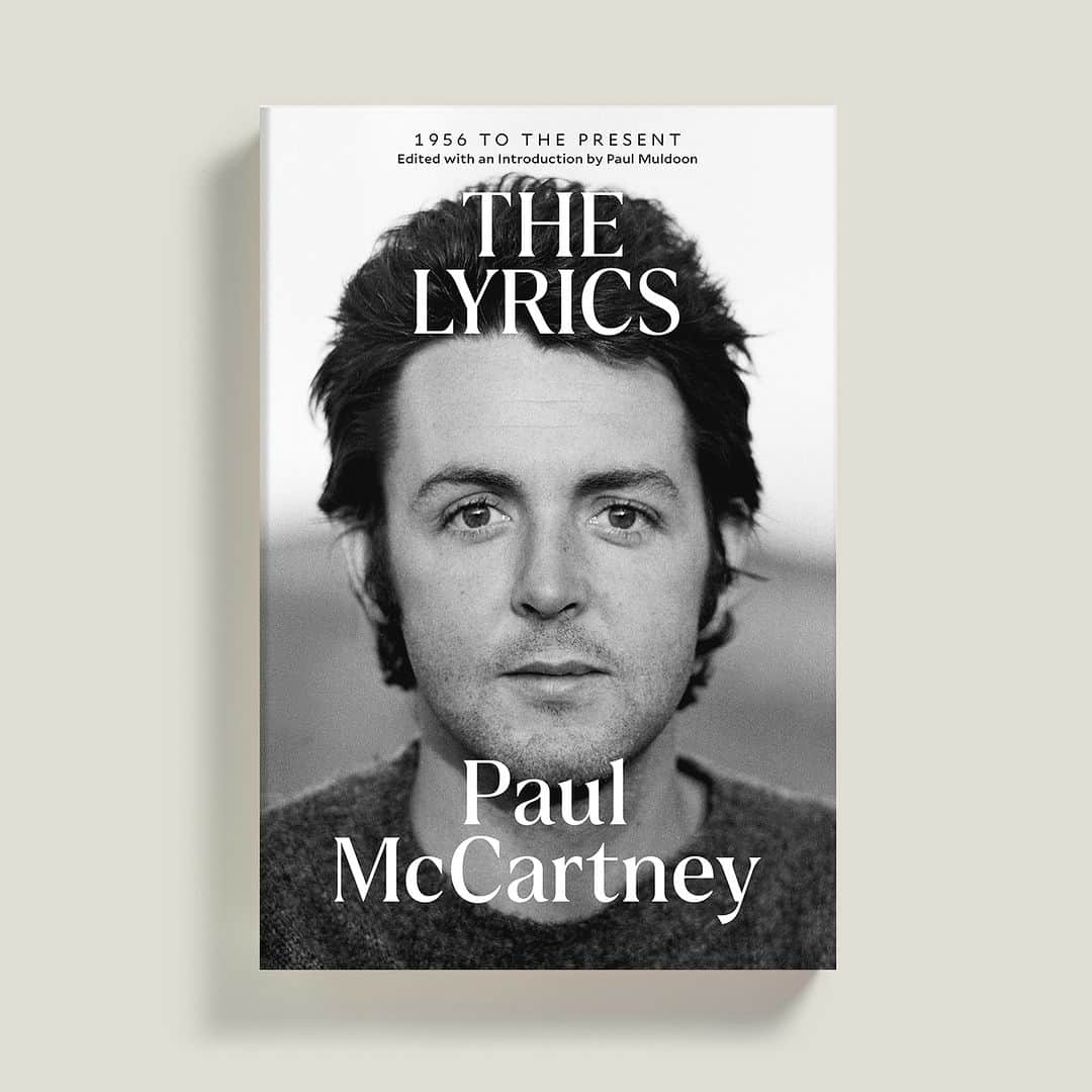 ポール・マッカートニーさんのインスタグラム写真 - (ポール・マッカートニーInstagram)「'I want to be a paperback writer...' 🎶 'THE LYRICS: 1956 to the Present' is out now in paperback!    This one-volume edition features seven new song commentaries: ⁠'Bluebird', 'Day Tripper', 'English Tea', '⁠Every Night', ⁠Hello, Goodbye', 'Magical Mystery Tour' and 'Step Inside Love'   Get your copy via @penguinukbooks or @liverightbooks, or from your local bookshop.  📷 Paperback edition cover photo by @lindamccartney」11月7日 23時18分 - paulmccartney