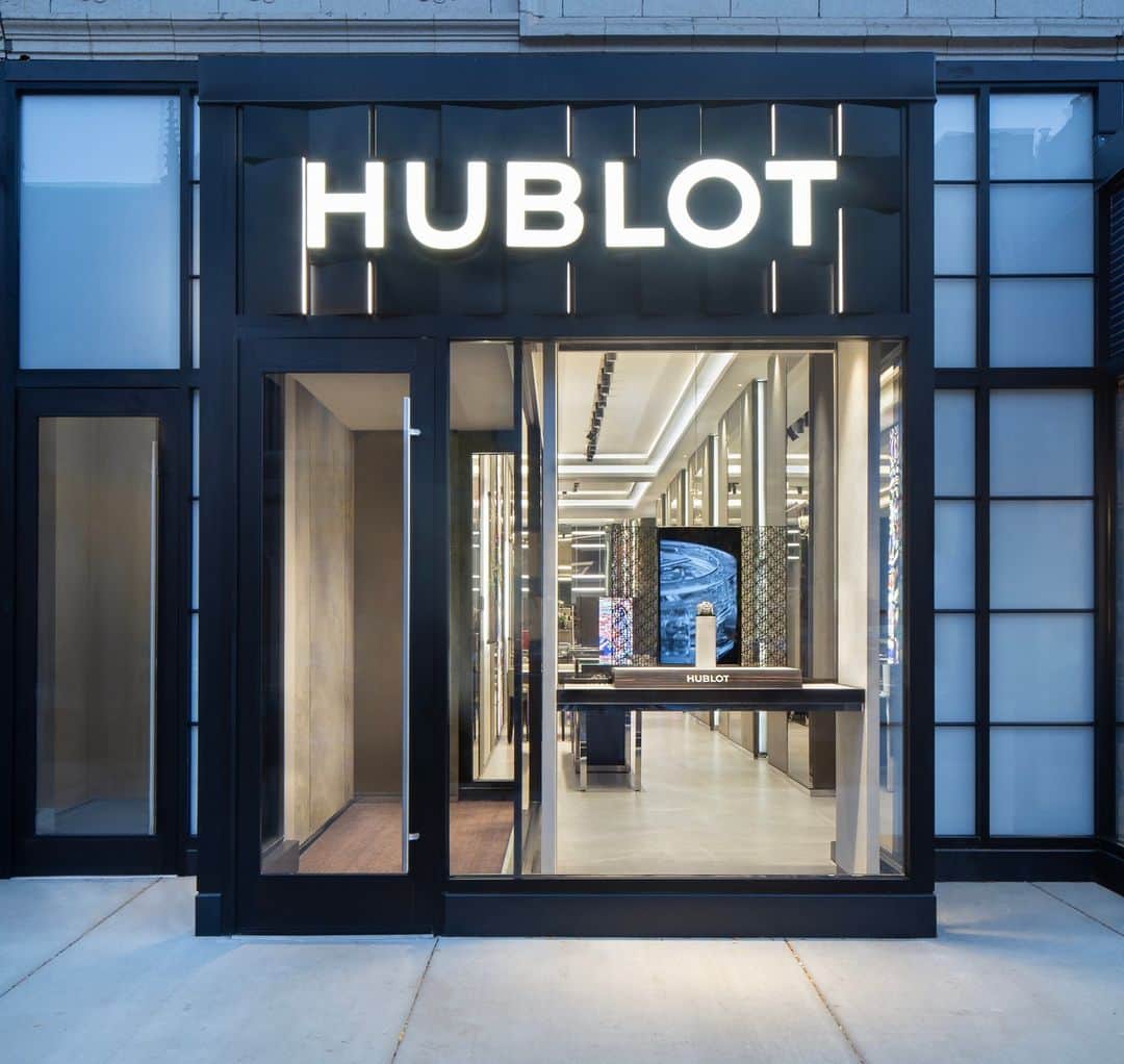 ウブロのインスタグラム：「#Hublot is thrilled to inaugurate its first Boutique in Boston! Come and discover our latest watchmaking innovations and iconic designs. @hublot_northamerica #HublotBoutique」