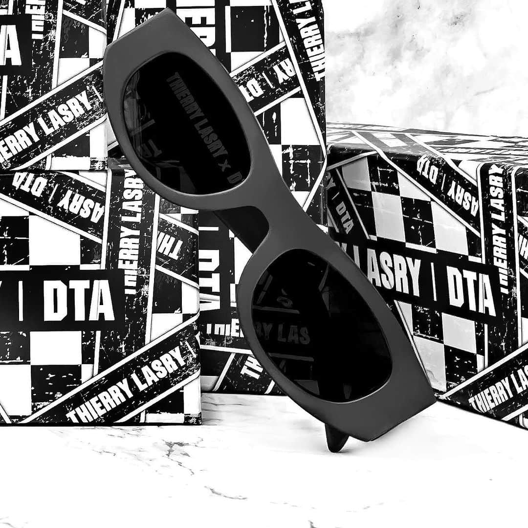ティエリー ラスリーのインスタグラム：「the THIERRY LASRY x TRAVIS BARKER’S DTA “MASTERMINDY” sunglasses collaboration in black matte acetate - now available online & at selected stockists」