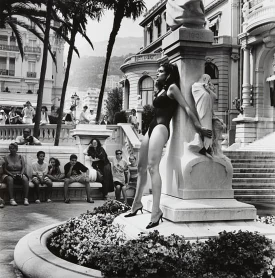 Meganのインスタグラム：「Cindy Crawford, admired, Monte-Carlo 📷 Helmut Newton, 1991 . . . . #cindycrawford #helmutnewton #monaco #montecarlo」