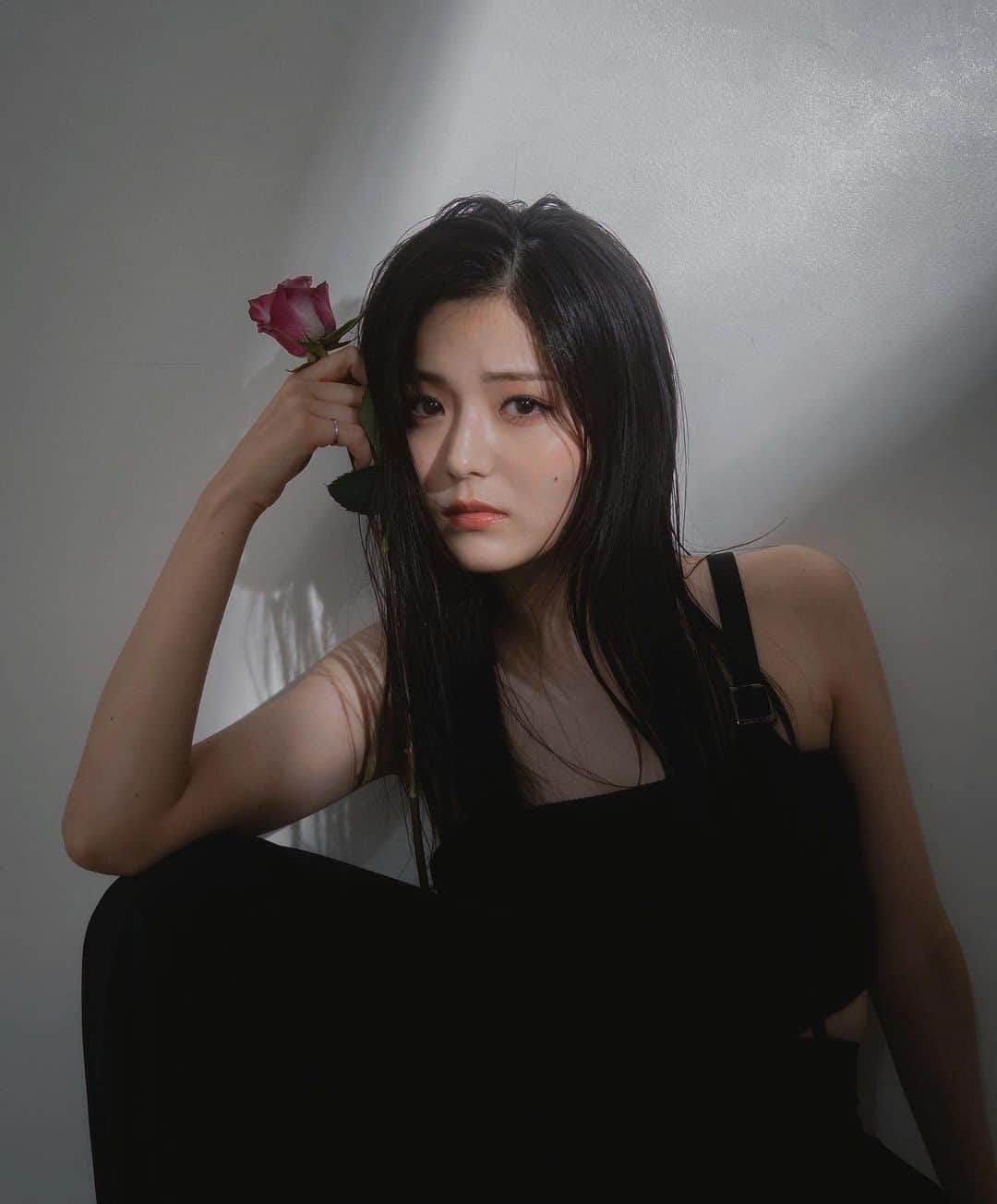 のインスタグラム：「🌹👁🖤」