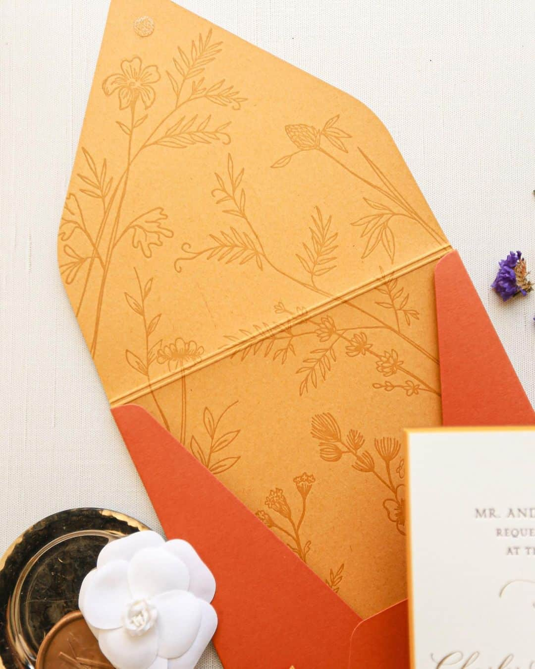 Ceci Johnsonさんのインスタグラム写真 - (Ceci JohnsonInstagram)「WEDDING | Presenting our couture invitation for Kacey and Charlie’s Jackson Hole, Wyoming wedding featuring the warm color of autumn. Hand-stained wood, brown and gold foil letterpress on 4-ply luxe paper, with a custom-converted envelope. #CeciCouture ⠀⠀⠀⠀⠀⠀⠀⠀⠀ Visit our last post to see the beautiful wedding reception that went with this invitation design. ⠀⠀⠀⠀⠀⠀⠀⠀⠀ CREATIVE PARTNERS:  Invitation Design: @cecinewyork Event Planner: @augustacole Event Designer: @david_stark_design ⠀⠀⠀⠀⠀⠀⠀⠀⠀ #cecinewyork  #invitationsuite  #autumnvibes  #autumninvitations  #wyomingwedding  #orangeinvitations  #letterpress  #luxuryinvitations」11月7日 23時59分 - cecinewyork