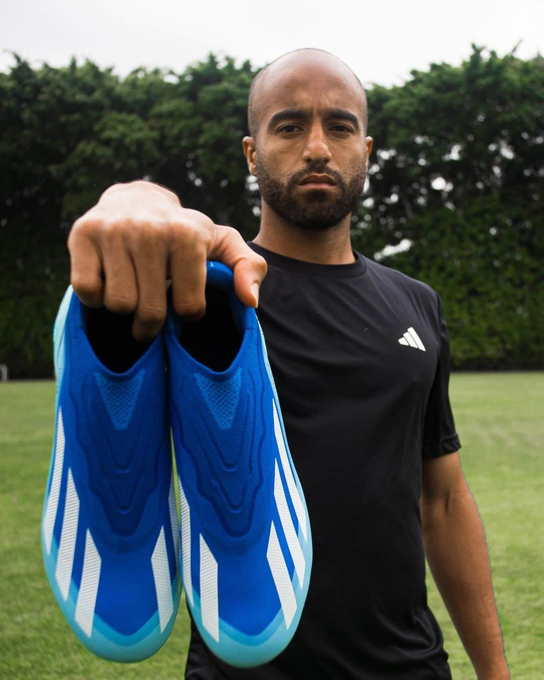 ルーカス・ロドリゲス・モウラ・ダ・シルヴァのインスタグラム：「Você disse velocidade? ⚡  Acelerando os trabalhos com a nova X Crazyfast edição Marine Rush. 🌊   #adidasFootball」