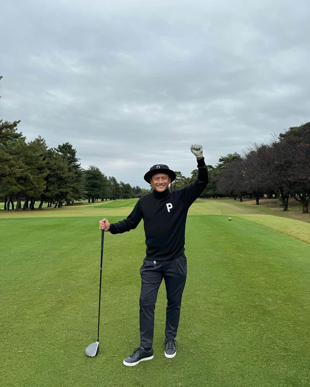 播戸竜二さんのインスタグラム写真 - (播戸竜二Instagram)「『プーマゴルフ⛳️🏌️‍♂️』 おばんざーい✊ ・ プーマとはもう24年の付き合い！ ・ カズさんに憧れプーマを履きました！ ・ 今はもっぱらゴルフやけど、 どう？ プーマゴルフはめっちゃカッコいいよ！ ・ 黒コーデや白コーデ！ いつもどんな服で行こうかと考える！ それがゴルフの楽しみでもある！（笑） ・ さぁ、次は何を着ていこうか！⛳️🏌️‍♂️ ・ ・ #プーマゴルフ @pumagolf_japan  @pumajapan  #スタイリッシュ」11月7日 23時59分 - ryuji_bando