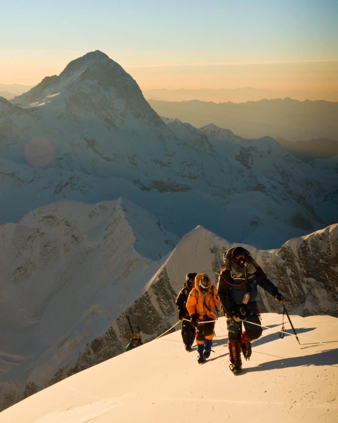 ジミー・チンのインスタグラム：「View from 8400m at the Balcony. Everest / Chomolungma.」