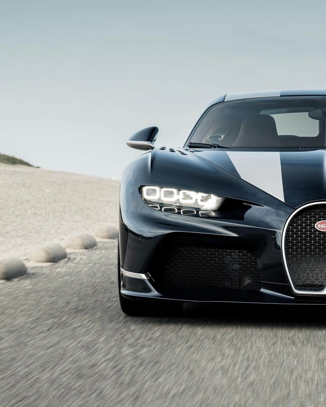 ブガッティさんのインスタグラム写真 - (ブガッティInstagram)「This CHIRON Super Sport, created in collaboration with the passionate guidance of its owner @Super.Sport.1.1 – a @BUGATTI Brussels client – typifies BUGATTI’s dedication to excellence throughout, ensuring that each hyper sports car that drives away from the brand’s home in Molsheim is a flawless masterpiece.  #BUGATTI #CHIRONSuperSport #BUGATTIBrussels – WLTP: bugatti.link/consumption」11月8日 0時03分 - bugatti