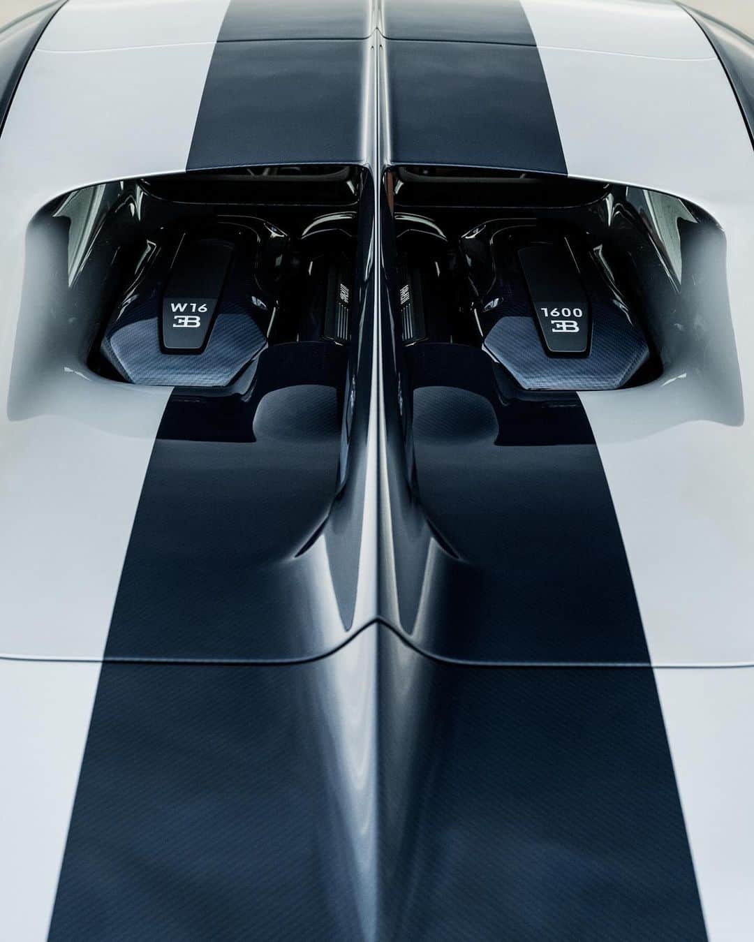 ブガッティさんのインスタグラム写真 - (ブガッティInstagram)「This CHIRON Super Sport, created in collaboration with the passionate guidance of its owner @Super.Sport.1.1 – a @BUGATTI Brussels client – typifies BUGATTI’s dedication to excellence throughout, ensuring that each hyper sports car that drives away from the brand’s home in Molsheim is a flawless masterpiece.  #BUGATTI #CHIRONSuperSport #BUGATTIBrussels – WLTP: bugatti.link/consumption」11月8日 0時03分 - bugatti
