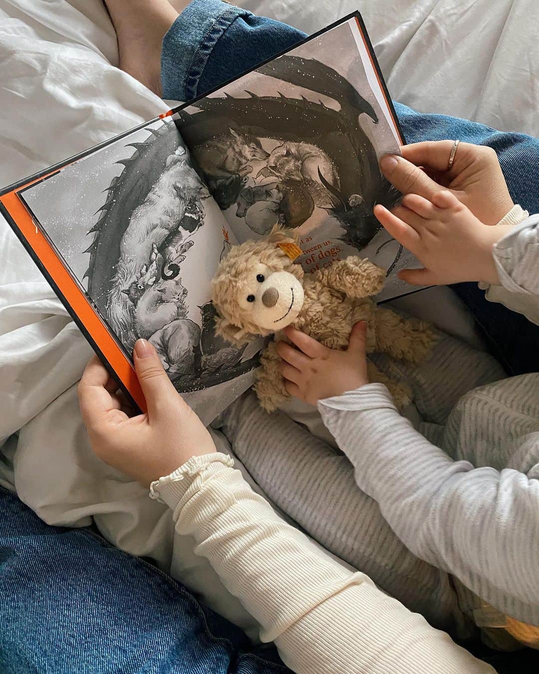 タニヤ・バーさんのインスタグラム写真 - (タニヤ・バーInstagram)「Today, when the lives of so many people all around the world are being devastated by violence, persecution and conflict, the sentiments held within this book seem more important than ever. ‘What You Need To Be Warm’ is a poem by my fellow UNHCR Goodwill Ambassador, Neil Gaiman. It is about our right to feel safe, whoever we are and wherever we are from, and it is about holding out a hand to welcome those who find themselves far from home.   I love reading to Sage and building a library of books that will help shape the way he sees and interacts with the world. This poem is so beautiful - it is quiet and gentle but also enormously powerful - and it is familiar to me, as I have had the honour to be part of its evolution over the past few years.    In 2019, @neilhimself asked his Twitter followers: What reminds you of warmth? Thousands of responses later, Neil began to weave replies from across the world into a poem that was knitted into a giant solidarity scarf to raise awareness and funds for @refugees Winter Appeal. I took that scarf with me to Azraq refugee camp in 2020 to show it to the Syrian women who had designed the rose motif around its border. After reading them the poem, they smiled and cried and said "his words hold what is in our hearts”. I think of Samira, Itidal, Kholoud and Samaher often, as well as so many people in the world right now living in unthinkable conditions. Particularly as the days get darker and colder and the stories on the news worsen. I hold Sage closer and whisper to him how lucky we are.   What You Need To Be Warm has evolved from a twitter conversation, into a solidarity scarf, to an animated film, and now into this wonderful hard back book. Sales from every copy help support the work of UNHCR. I can’t think of a better or more important present to give to anyone, and I would encourage you all to order a copy and help spread the love. Link in my bio to where you can order the book.  www.unhcr.org/keepwarm   #WhatYouNeedToBeWarm」11月8日 0時11分 - tanyaburr
