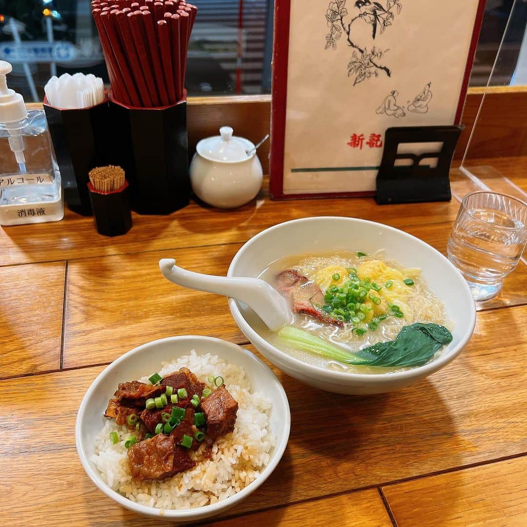 田井弘子のインスタグラム：「初稽古帰りに、香港麺🍜 海老ワンタン麺と牛バラ飯！！ お腹いっぱい美味しかった😋」