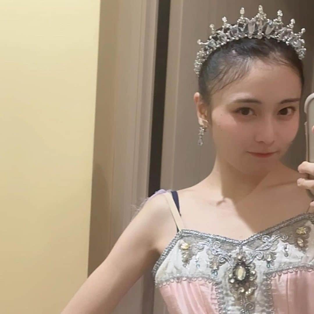 金山奈々絵さんのインスタグラム写真 - (金山奈々絵Instagram)「この夏から挑戦していて、素敵なみなさんに応援沢山してもらった『jjモデルオーディション』と『バレエの大きなコンクール』の結果🌸 . ストーリーにそれぞれ載せたけれど、改めて、、 . 2つともいい報告ができなくてごめんなさいっ！ 今は次に向かって進んでるよう💪🏻 . 結果に関係なくチャレンジを続けられるのは、スーパー優しくてヨーグルトなみんなのおかげですっっていうのが伝えたかったです！ . 明日も頑張ろうっ！長くてごめんね！」11月8日 0時22分 - nanae_ohayogu