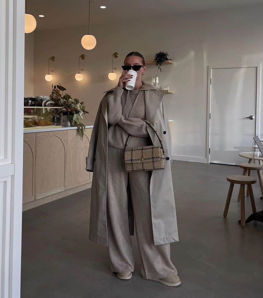 Margarida Corceiroのインスタグラム：「#stealthelook Sem ideias para os próximos outfits? Então este post é para si!  Descobrimos o Instagram da @rosebrashkis looks para se inspirar.  #luxwoman #repost @rosebrashkis #outfit #inspo #inspiraçãododia #moda」