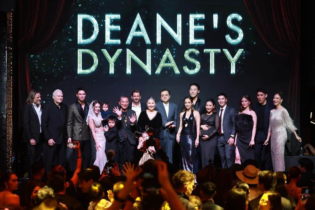 Laila Boonyasakのインスタグラム：「Dean’s Dynasty ❤️ ขอบคุณสื่อมวลชนทุกท่าน และ เพื่อนๆทุกคนที่มาสนับสนุนพวกเรากันนะคะ #hbogo #ลงช้าแต่ลงนะ」