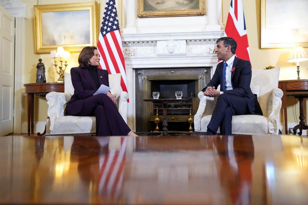 The White Houseのインスタグラム：「Last week, @vp traveled to London where she outlined the Biden-Harris Administration’s vision for the future of AI.   During her speech, Vice President Harris announced a series of new U.S. initiatives to promote safe, secure, and trustworthy AI. This includes launching a new U.S. AI Safety Institute and a new initiative with 10 leading foundations toward efforts to mitigate AI harms and promote responsible use and innovation.   Following her speech, Vice President Harris participated in a bilateral meeting with Prime Minister Rishi Sunak to discuss their shared commitment to ensuring that the rules of the road for AI reflect our democratic values and that new technology equitably improves people's lives and livelihoods in advance of attending the first-ever Global Summit on AI Safety.  The Biden-Harris Administration is committed to building a future of AI where every person is safe from the harms of AI and where every person can share equally in its benefits.」