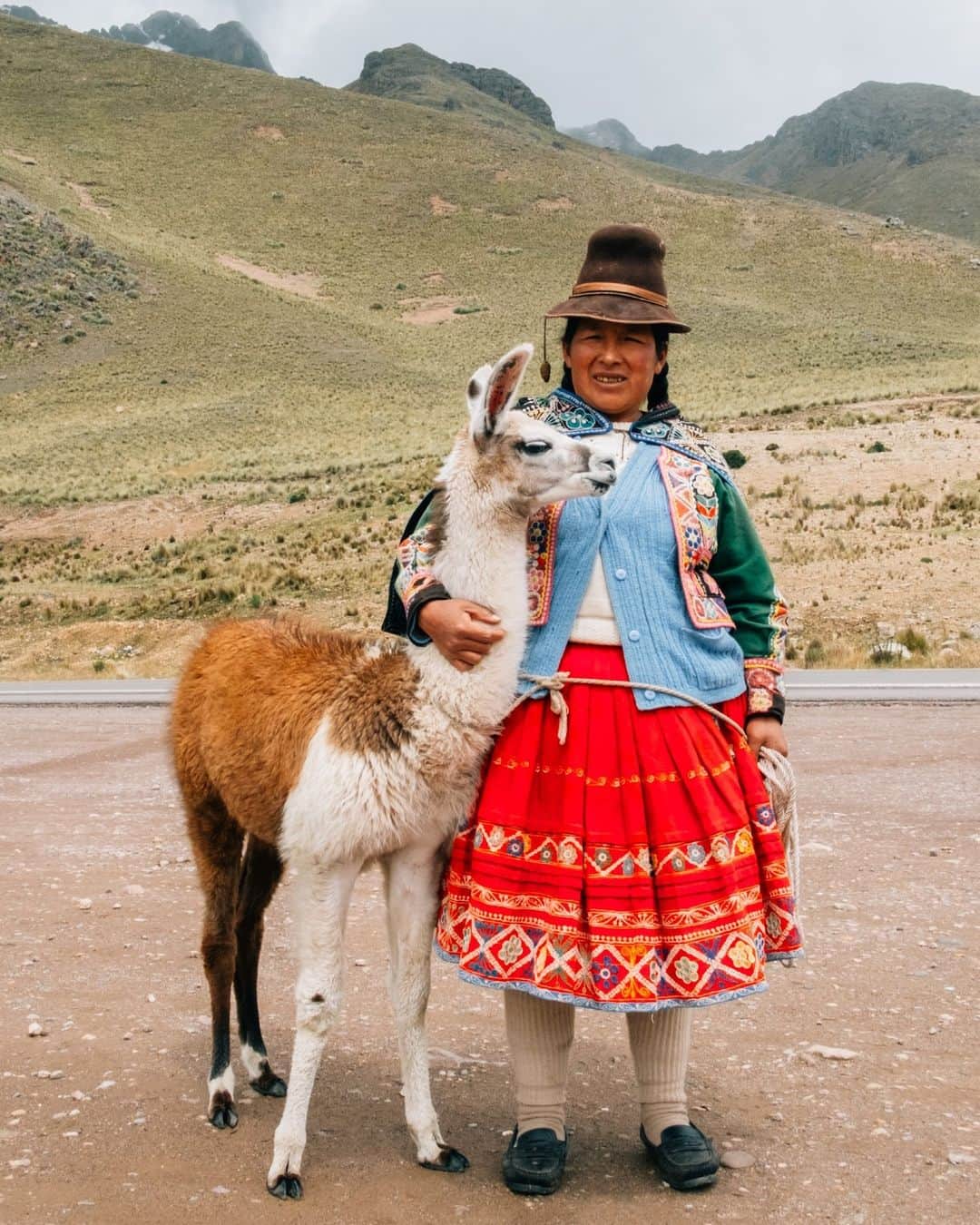 frankie magazineのインスタグラム：「these beautiful snaps come from photographer @yvette__scott's journey through peru, where she spent some time up amongst the clouds on a hike to machu picchu.⁠ ⁠ "one highlight was hanging out with the women in the village," says yvette. "that was really special to me, getting to hold babies and sit with the women and just have them talking and gabbing."⁠ ⁠ you can see more of yvette's photos and read about her time in the mystical and magical andes in issue 116. find your copy at your nearest supermarket or newsagent today.」