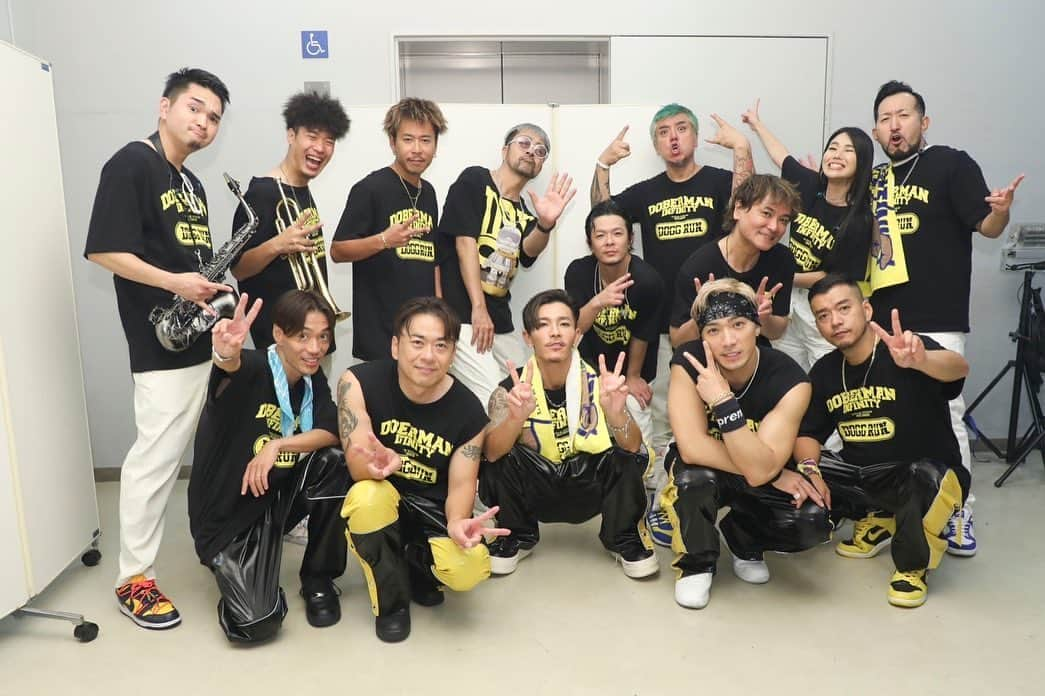 DUTTCHのインスタグラム：「DOBERMAN INFINITY LIVE TOUR 2023 “DOGG RUN"  大阪 / 大阪国際会議場グランキューブ大阪  ありがとうございました。  大阪らしく笑いには包まれた 時間でした(笑)  バンドセットでのLiveも残りわずか…。  次もさらにみんなであげて いくで‼️  #DOBERMANINFINITY #DOGGRUN #DIBAND」