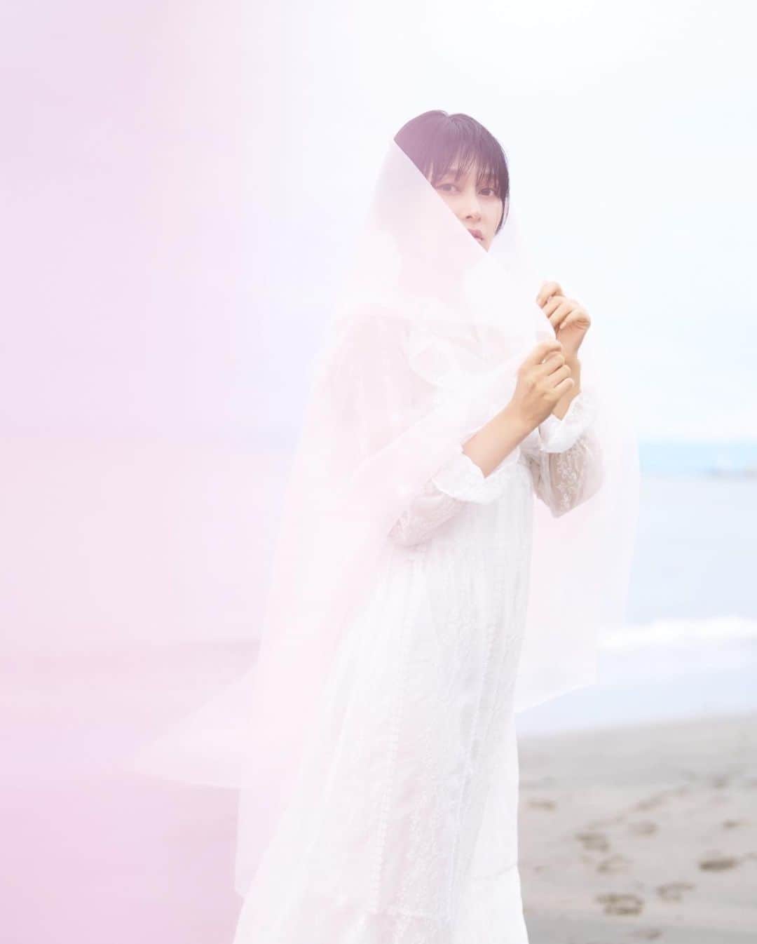 佐藤乃莉さんのインスタグラム写真 - (佐藤乃莉Instagram)「天女は振り向くことなく、 遠く、高く、高く飛んでいきました…。  飛べたらいいなぁ…🌸  Photographer: @emilykaiho  @emilykaiho_photography   Hair&Makeup: @_tomomi_nakamura   #shooting#pic#photo#photography」11月8日 0時48分 - nori_sato_