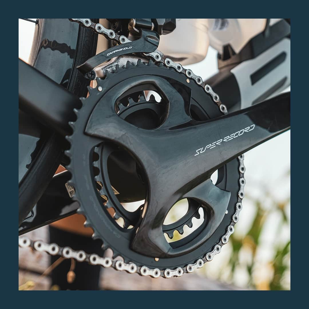 カンパニョーロのインスタグラム：「Our commitment to extensive research and meticulous real-world testing ensures our wireless shifting components are a technological step forward. Premium design with zero shortcuts taken.   Shift into the new dimension of performance with our Super Record Wireless groupset.   #Campagnolo #SuperRecordWireless #ShiftYourDimension」