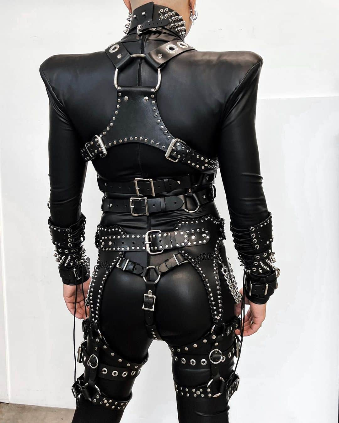 ZANA BAYNEさんのインスタグラム写真 - (ZANA BAYNEInstagram)「Details on details. Every single strap individually embellished to bring @anthonyhnguyenmakeup ‘s custom ensemble to life ⛓️   From head to toe, Anthony wears customized versions of:  - Eve Strap Choker (should we bring this back?) - Francesca Harness - Gunther Harness Vest - Choker Cuffs (2.5”) - Harlow Garter Belt - Alex Thong」11月8日 0時51分 - zanabayne