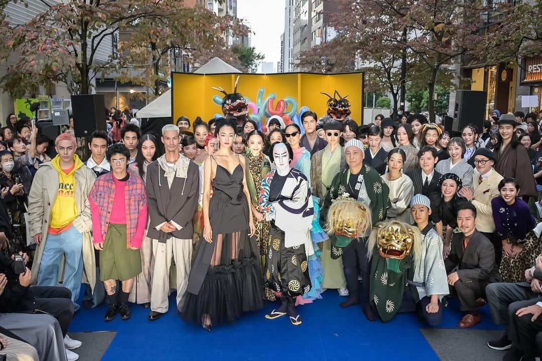 尾上右近さんのインスタグラム写真 - (尾上右近Instagram)「.  TOKYO FASHION CROSSING 「TOKYO GINZA It’s Show Time!!!」 @keitamaruyama プロデュース  鳶頭の形でオープニングのパフォーマンスをして来ました。  もう3日前の出来事ですが記念のポストです。  ありがとうございました。  #銀座 #銀座松屋通り #丸山敬太 #冨永愛 #尾上右近  #伝統文化 #歌舞伎」11月8日 0時57分 - ukon_onoe.eiju_dayu.kenx2