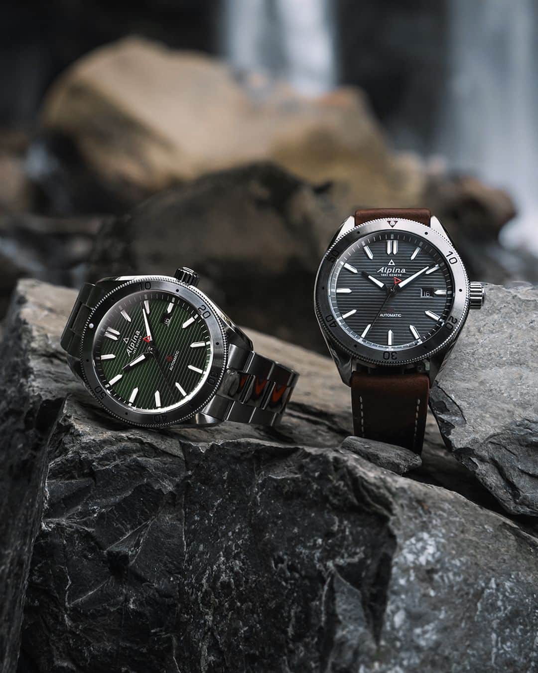 アルピナのインスタグラム：「These two Alpiner 4 Automatic models in 45mm have been adorned with horizontal lines and enhanced by a sunray-brushed finish to diffuse the light over their entire surface.  #AlpinerCollection #SportWatch #SwissMade」