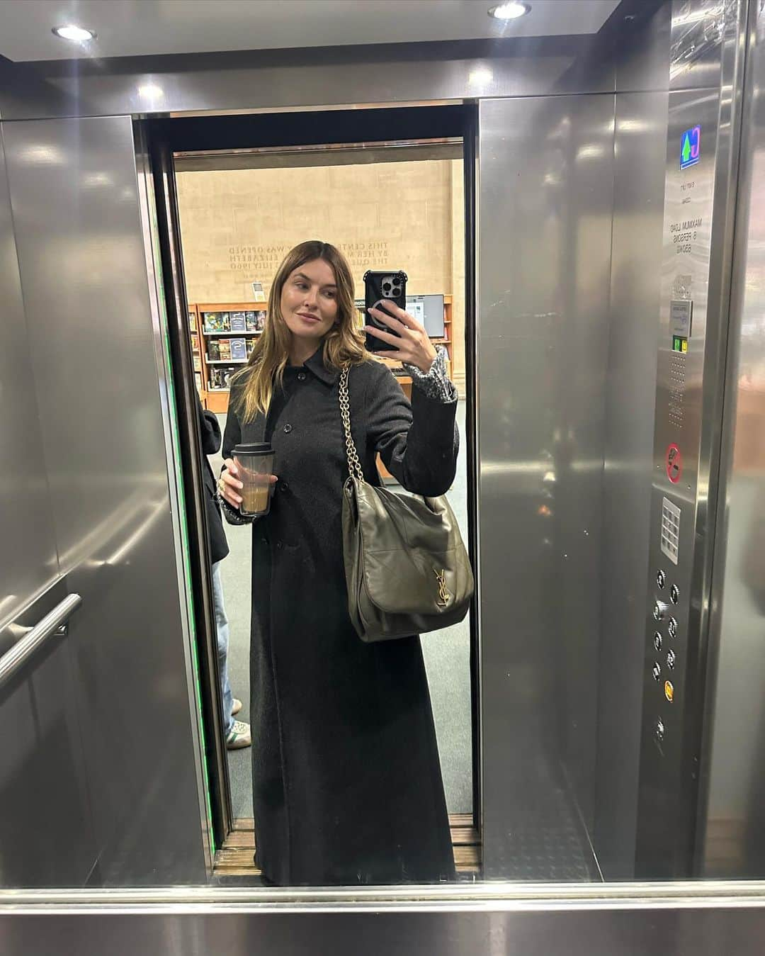 Camille Charriereのインスタグラム：「the feminine urge to big bag」