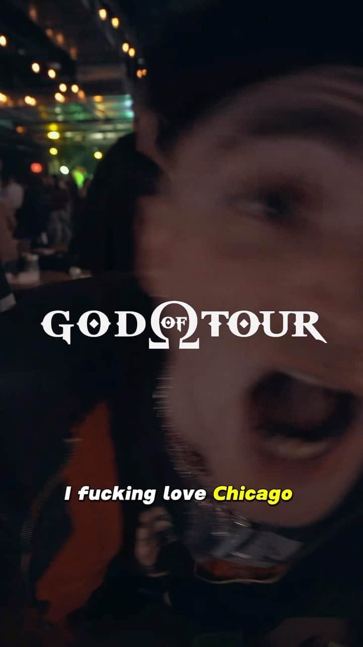 クリス・ウェビーのインスタグラム：「Chicago on a Saturday night was one for the books.. the energy in that room was electric ⚡️ ⚡️⚡️  New song #FillABook premieres TONIGHT on YouTube at 10pm too for the newest #WebbyWednesday installment for your musical collection 🫡🕸」
