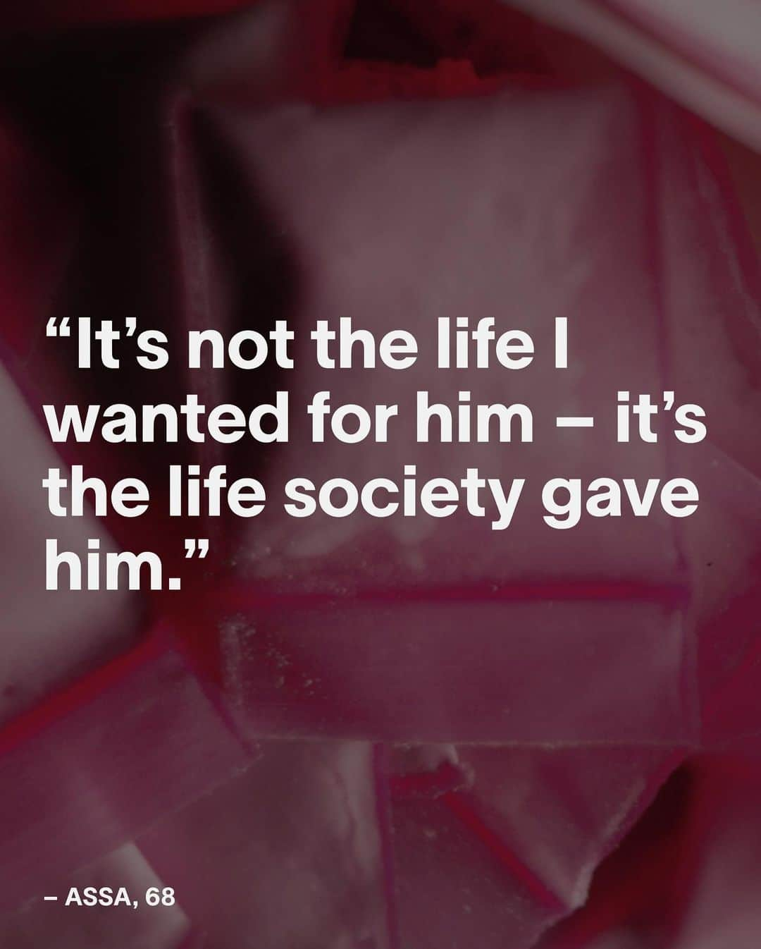 VICEさんのインスタグラム写真 - (VICEInstagram)「“It’s not the life I wanted for him – it’s the life society gave him.” That’s how Assa, 68, from the French city of Lille, begins. Beneath Assa’s headscarf, thousands of worries plague her mind – all of them about her son, Samir, who’s been dealing drugs for the last 13 years. “For as long as I can remember, we haven’t had a moment’s respite, despite constant, daily efforts,” says Assa. She gestures towards a mountain of bills piling up on a corner table. “All of this – poverty, bills, outstanding debt… I know that’s what pushed my son into dealing, and it just breaks my heart.”   Fatima, 70, is a neighbor and friend of Assa’s whose son Elias also deals drugs. Both originally from Morocco, Assa and Fatima have struggled to access housing and work in France. The two families are currently putting together a debt relief claim, which should help lighten the financial load on their families. But with no other job prospects in sight, Samir and Elias do not plan on quitting dealing for the time being – as much as their mothers disapprove.  We spoke to them and their sons about what leads people to dealing drugs and risking arrest every day. Link in bio to keep reading.」11月8日 1時23分 - vice