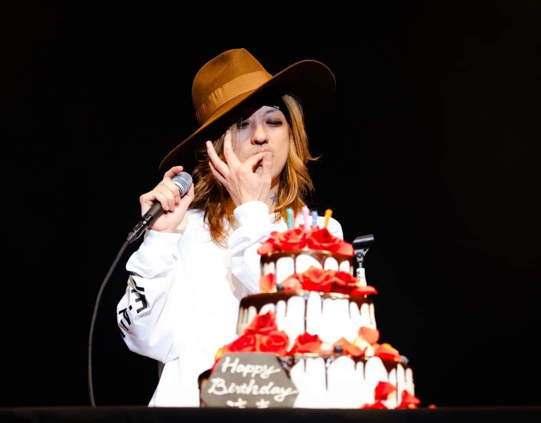 清春さんのインスタグラム写真 - (清春Instagram)「清春 live2023/alive 10.29 恵比寿ザ ガーデンホール 『the birthday』 撮影/ 石井 麻木 @ishii_maki  #清春 #live #恵比寿ガーデンホール  @tsujikosuke_endasafari  @kurixxattica  #大橋英之」11月8日 1時23分 - kiyoharu_official