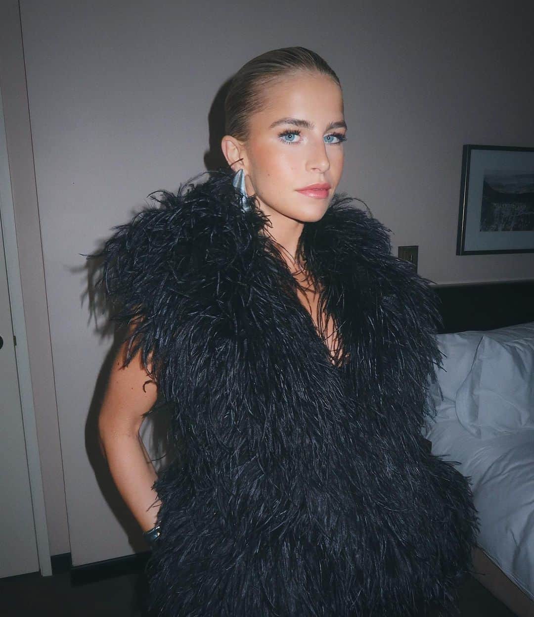 キャロライン・ダウルのインスタグラム：「bombastic side eye ✨」