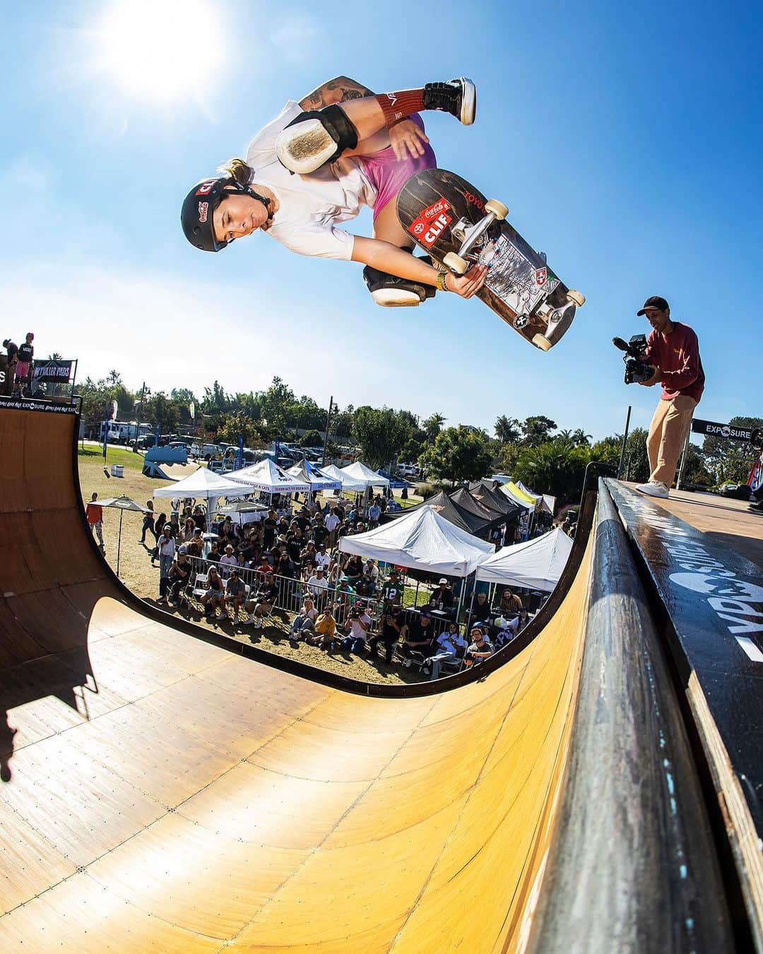 ジョーディン・バラットのインスタグラム：「good times at @exposureskate vert event! stoked to put down a seran wrap in my run. all the girls were ripping, it’s so amazing to see how far woman’s vert has come in the last few years!  love the commentary all weekend by @noravexplora & @thealexwhite and big ups to @mimiknoop for inspiring all of us to push ourselves!  📷 @daveswift01 thank you so much for the amazing photo! and @_galina_ for the clip :)  #toyotapartner」