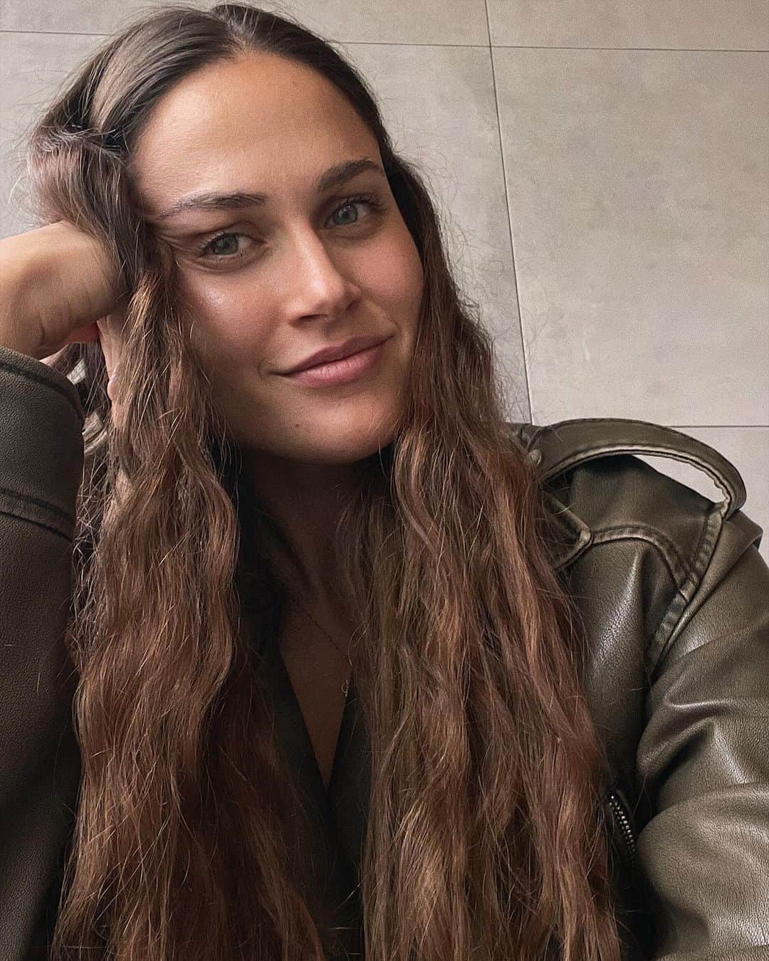 ズザンナ・ヤカボスのインスタグラム：「🐊」