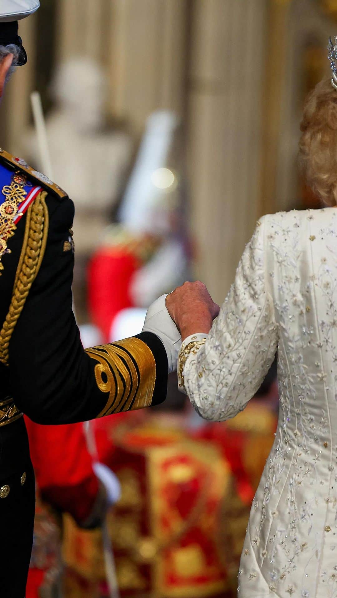 ロイヤル・ファミリーのインスタグラム：「🎥🐎👑💂   Watch more from His Majesty’s first State Opening as Sovereign!」