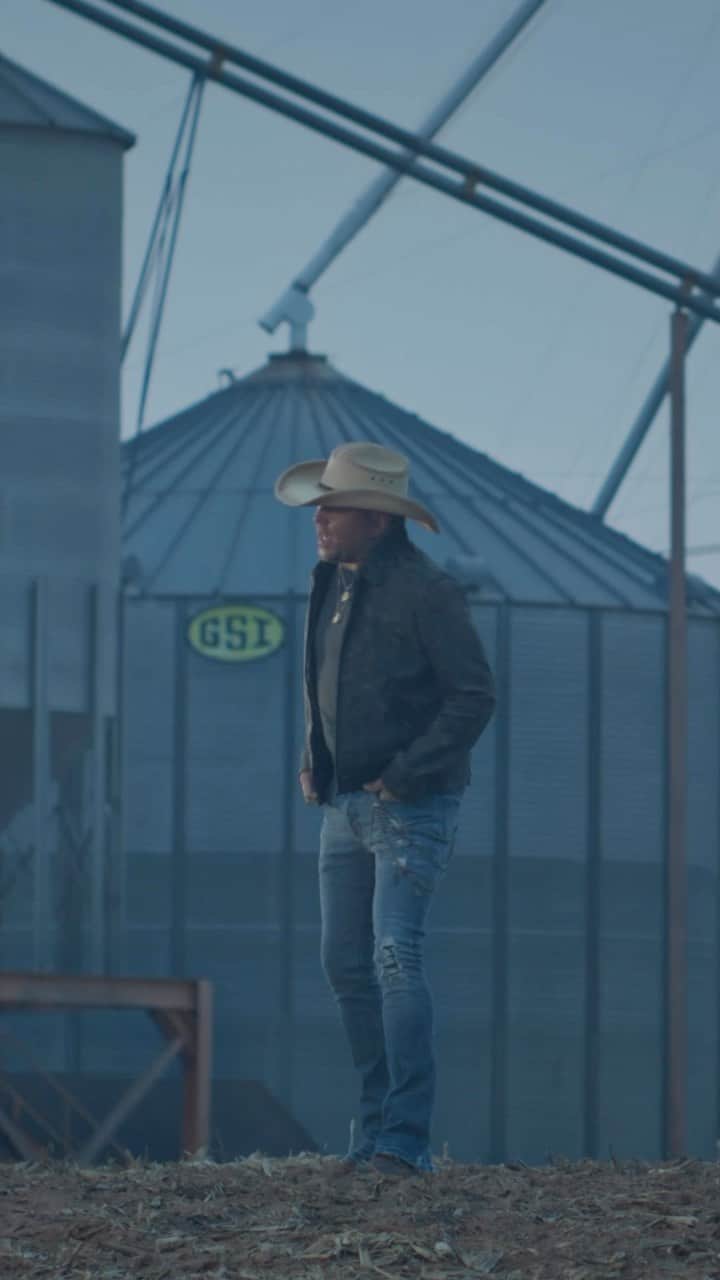 ジェイソン・アルディーンのインスタグラム：「Let Your Boys Be Country is about raising your kids to enjoy the simpler parts of life. The new video is out now. Go check it out!」