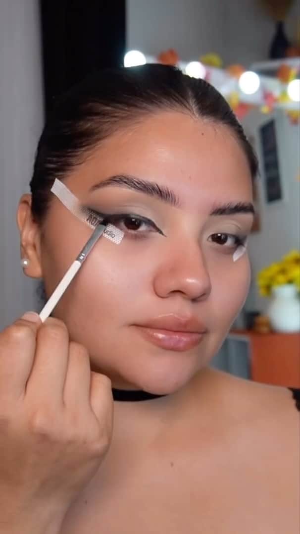 Huda Kattanのインスタグラム：「🔥 Obsessed with this pretty, sultry glam served by the gorg @king.johanna using our NEW Pretty Grunge Collection! 🖤 You guys inspire us every day with your STUNNING makeup looks. 💃💅  🌍 𝗔𝗩𝗔𝗜𝗟𝗔𝗕𝗟𝗘 𝗚𝗟𝗢𝗕𝗔𝗟𝗟𝗬 🌎 #PrettyGrunge」
