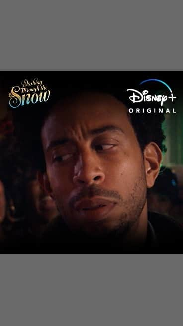 Walt Disney Studiosのインスタグラム：「When you realize you’re the third wheel 👁️👄👁️ Disney’s #DashingThroughTheSnow streams November 17 on @DisneyPlus!」