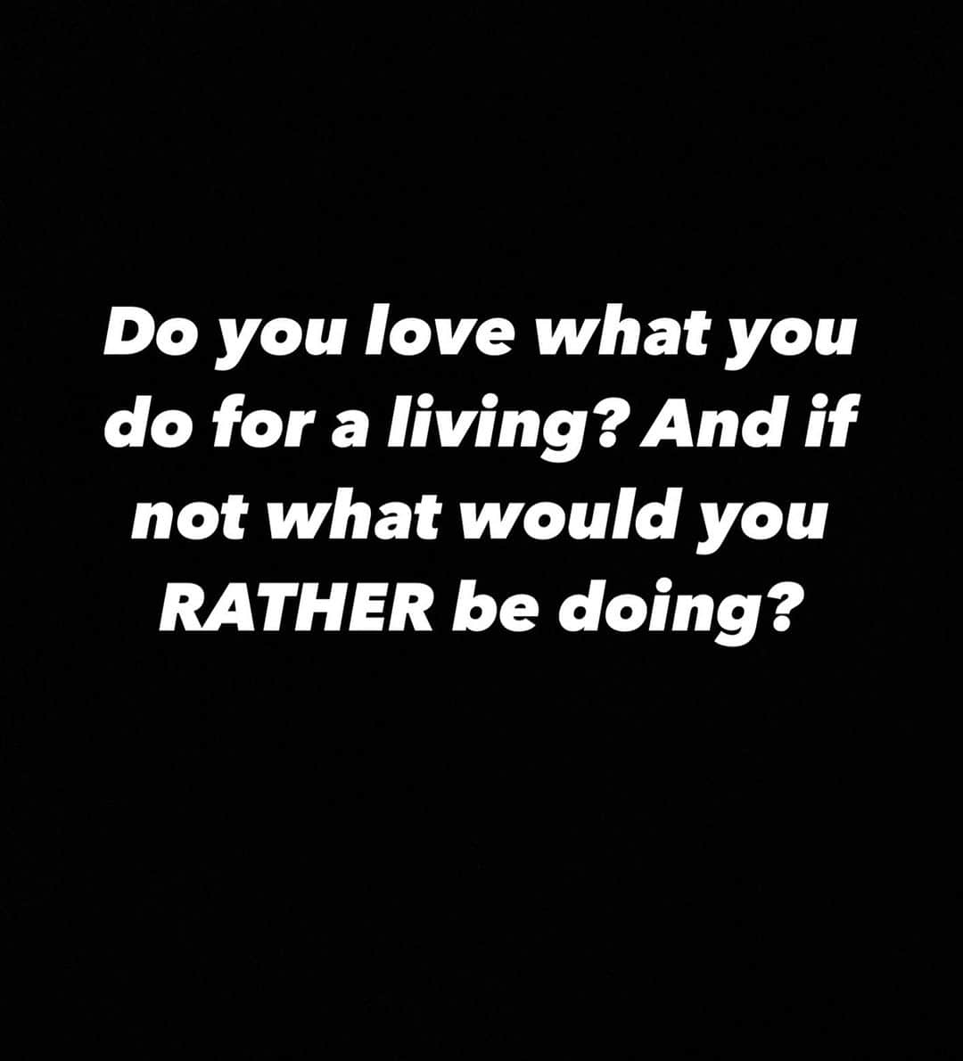 クラウディア・ジョーダンのインスタグラム：「Let’s talk about it honestly. Are you just doing what you do for the check? Or do you feel a sense of purpose in your current employment? Or are you doing what you love but not loving the compensation? Let’s talk!」