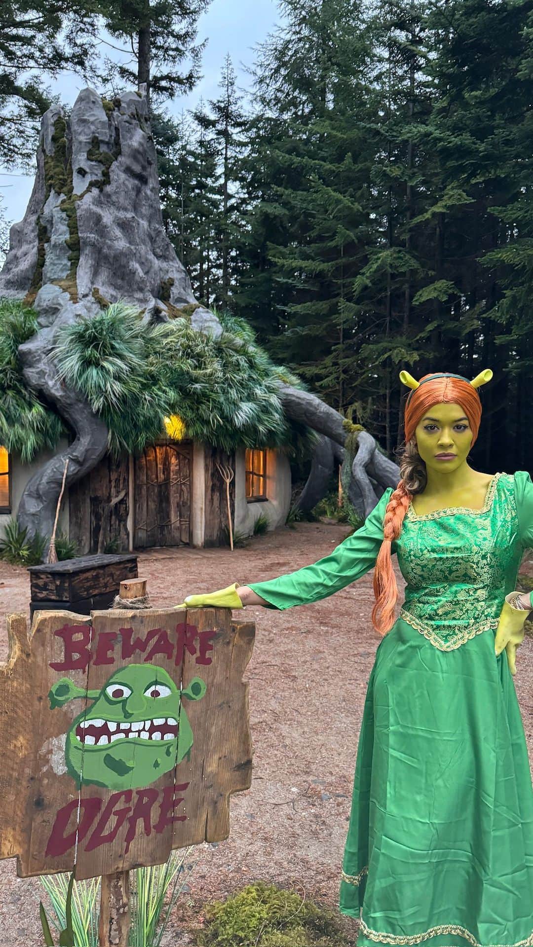 リタ・オラのインスタグラム：「Don’t mind us, we’re just two grown adults dressing up around Shrek’s Swamp 🤪💚 Thank you to @airbnb and @bchesky for this amazing stay! And oh yeah - happy late Halloween baby!!! We saved the best till last! 😋Ps after filming this I realised Fiona is American but it got to dark to re film so you’ll have to get a really bad Scottish accent Fiona this year! Your welcome!!」
