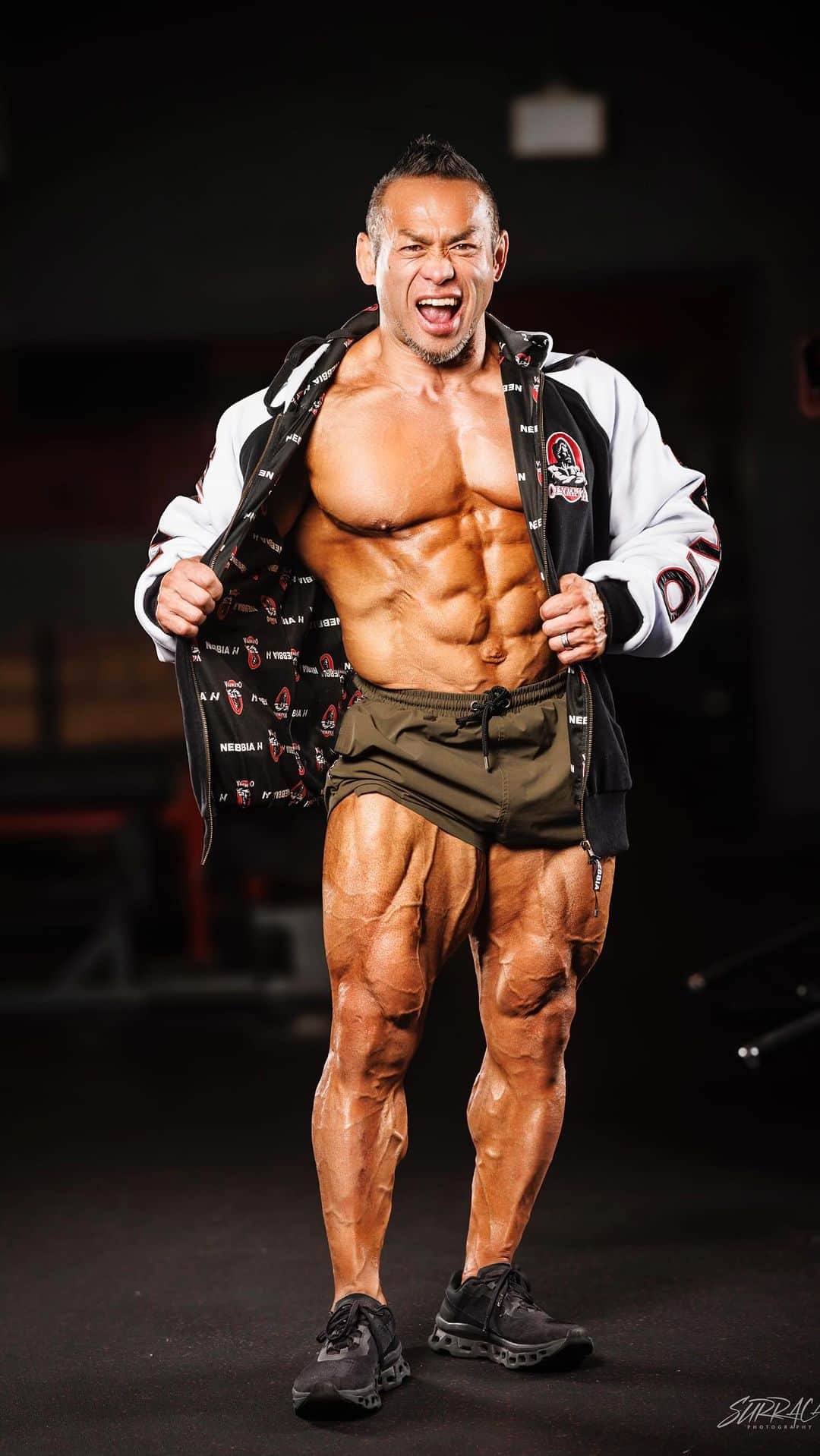 Hidetada Yamagishiのインスタグラム：「Sneak peek of our gym shoot with Gaspari athlete @hideyamagishi and @yume_ifbbpro 💣💥  Photography by @surraca  Video @dmelo722  📍 @ironreligiongym   Book your next shoot. DM for details.   Lets shoot!   #salomonurracaphotography #surracaphotography #olympia #japan #teamgaspari」