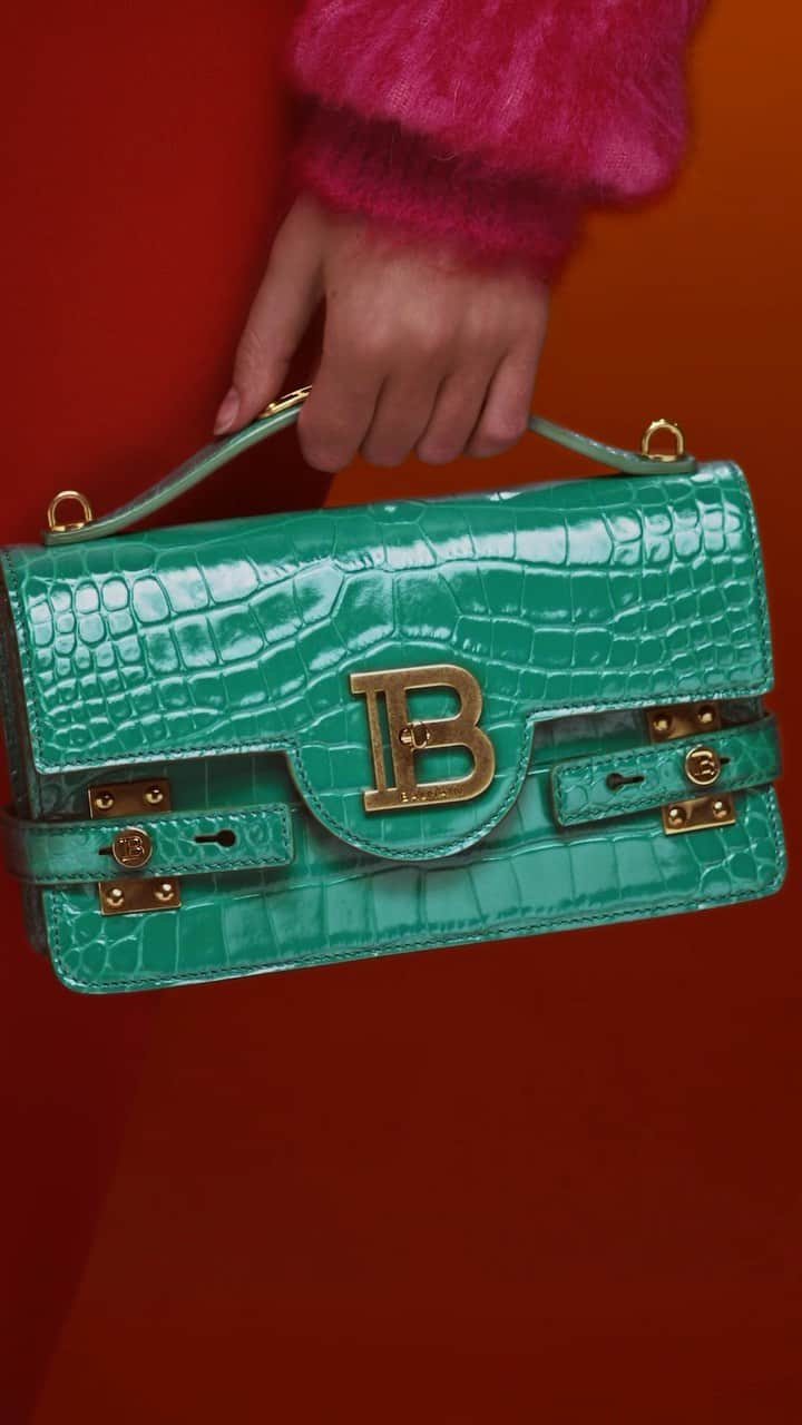 バルマンのインスタグラム：「IN LIVING COLOR Tapping into a world in vibrant technicolor. Available in a spectrum of rich tones, the #BALMAINBBUZZ adds a pop of bold color to winter ensembles, effortlessly preserving the elegance of this, one of the house’s greatest signatures. #BALMAINFW23」