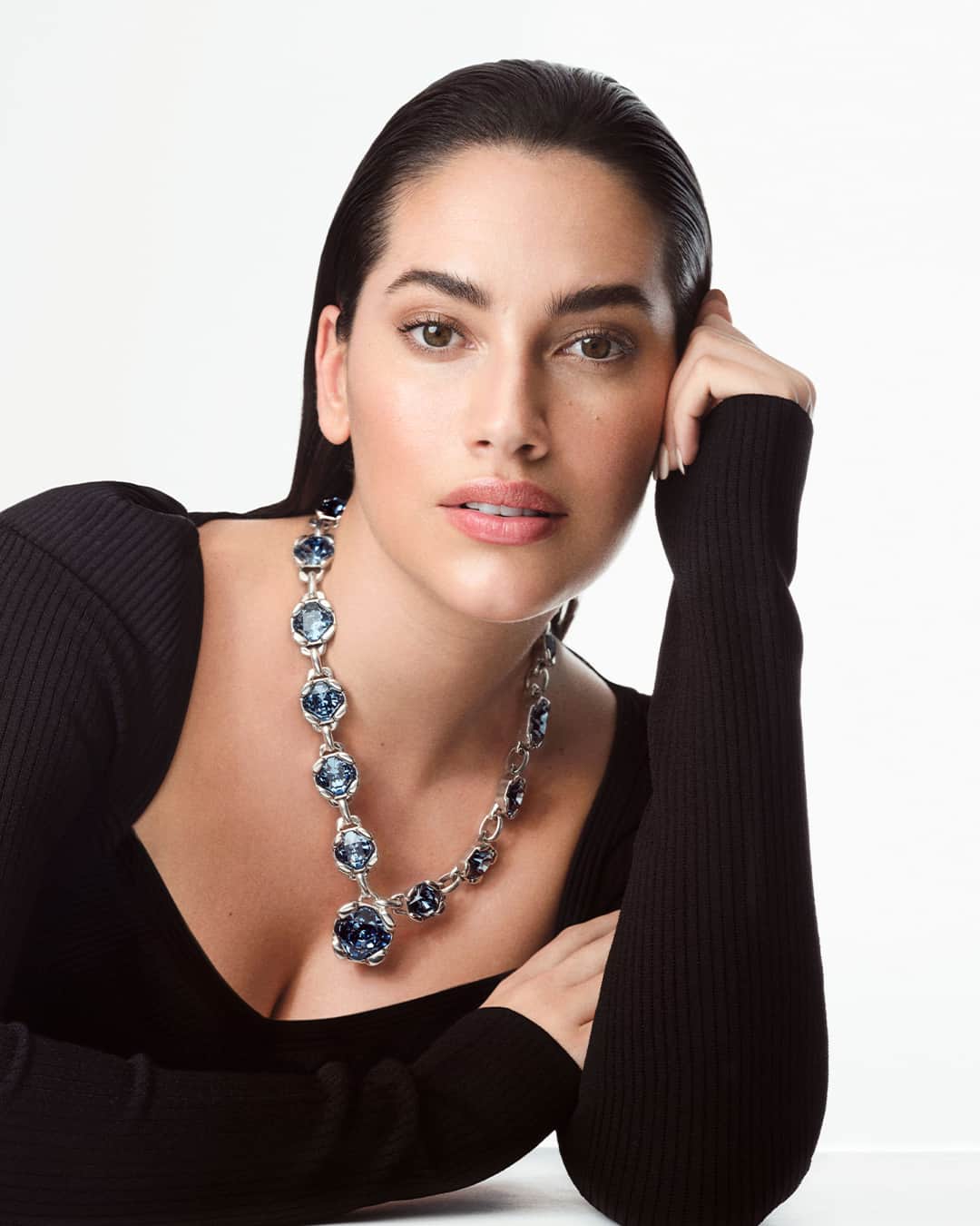 ウノデシンクエンタのインスタグラム：「¡CHARISMATIC tiene sorpresa! ¿Sabes cuál es? En esta colección encontrarás un collar de edición limitada, lo que significa que solo hay 50 iguales en el mundo y que cada pieza viene numerada en el cierre.  ¡Descubre el collar Allure 💎!  CHARISMATIC has a surprise! In this collection you will find a limited edition necklace, which means that there are only 50 of this kind worldwide and they are numbered on the clasp.  Discover the Allure necklace 💎!  #UNOde50 #Jewelry #NewCollection」