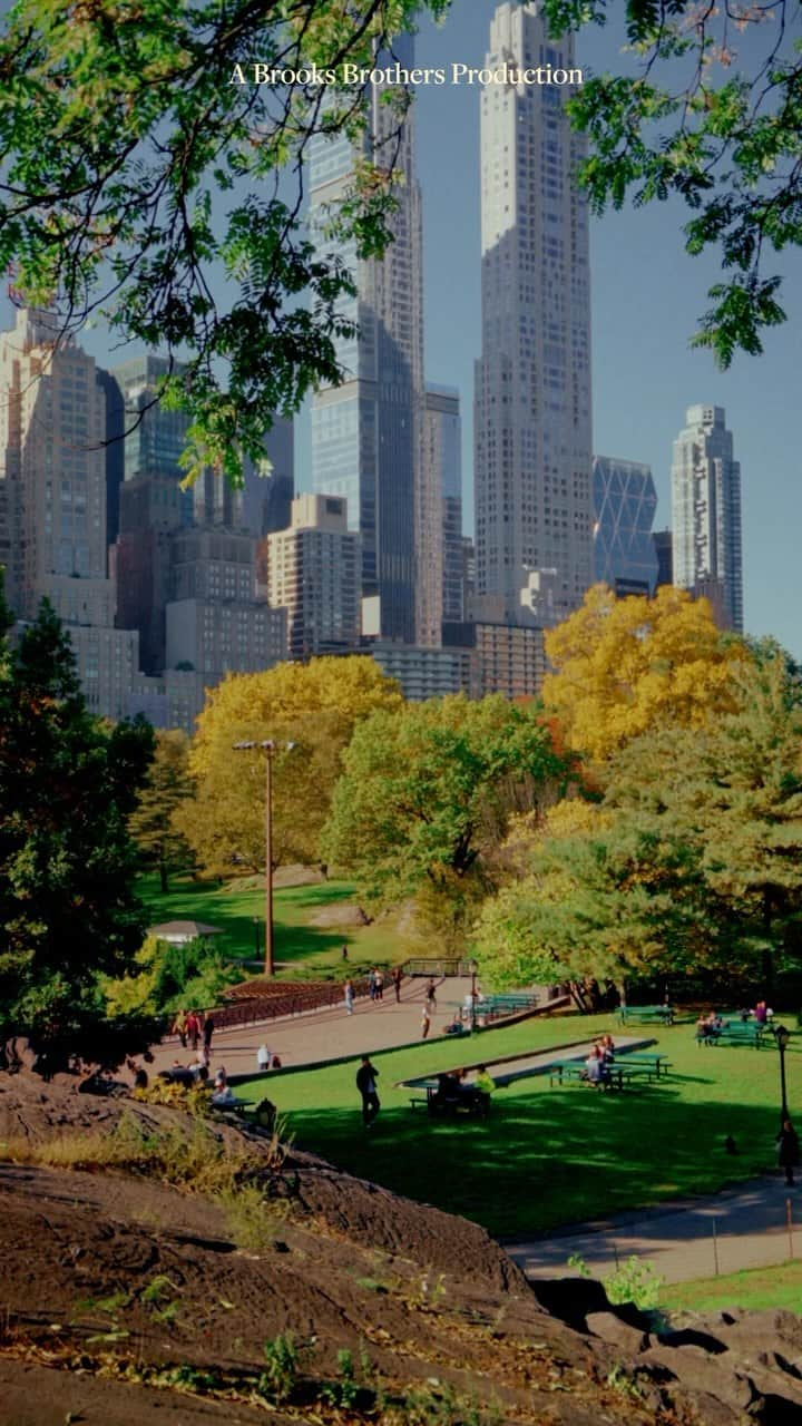 ブルックスブラザーズのインスタグラム：「“I recall Central Park in Fall…” 🍁 #FieldTrip」