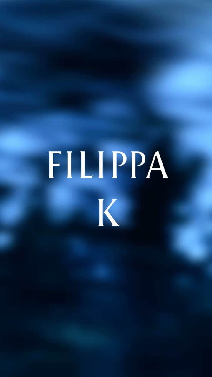 フィリッパコーのインスタグラム：「FILIPPA K celebrates 30 years in fashion with a 90s-for-now wardrobe.   As we’re celebrating 30 years, we’re reflecting on what we’ve learned as we’ve grown, and the wisdom we would’ve liked to share with our younger selves. Watch the video to explore Things I Wish I Knew Before 30 with the model for the campaign, Querelle.   Available to shop in store and at filippa-k.com  Video by @studio_charliljung  Styled by @martinaalmquist Hair by @rudilewis Make by @anyadetobon_makeup Model @querellejansen  #FILIPPAK #FILIPPAKAnniversary #FILIPPAK1993」