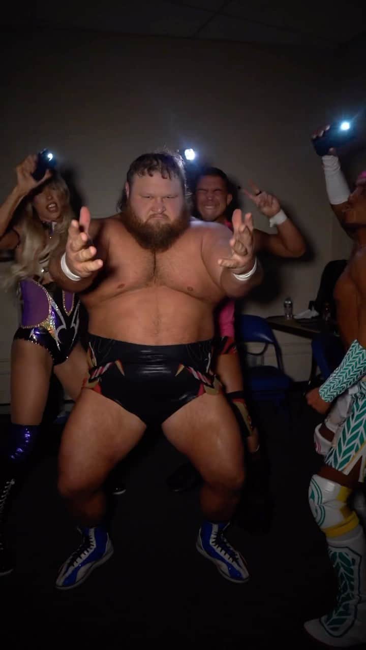 WWEのインスタグラム：「THEY DIDN’T HOLD ANYTHING BACK 🔥🔥🔥」